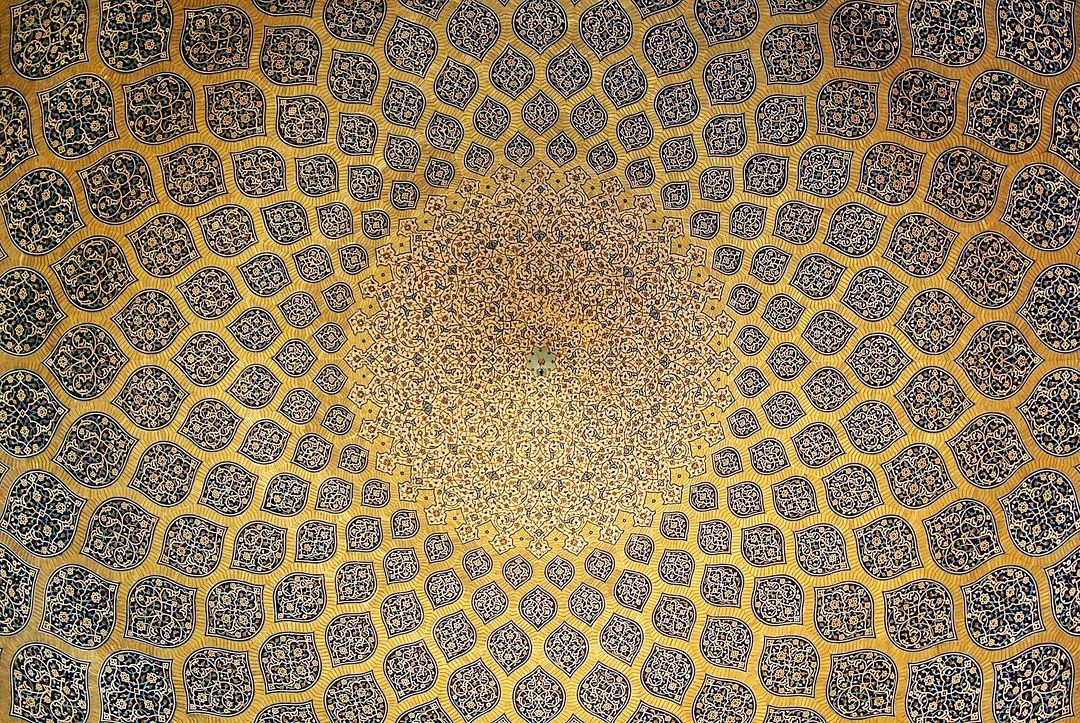 مسجد شیخ لطف‌الله؛ طاووسی در گنبد